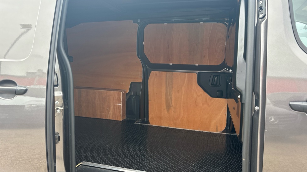 Peugeot Expert L1 Diesel 2.0 BlueHDi 145 Professional Van - Image 5