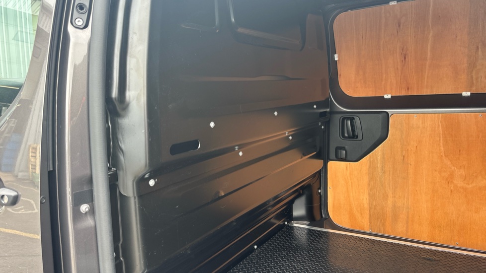Peugeot Expert L1 Diesel 2.0 BlueHDi 145 Professional Van - Image 18