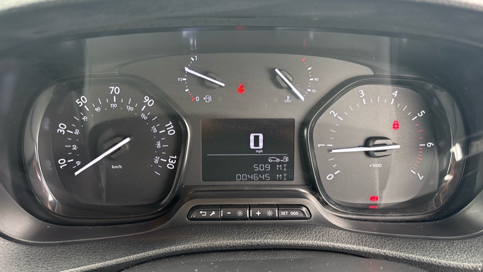 Peugeot Expert L1 Diesel 2.0 BlueHDi 145 Professional Van - Image 19