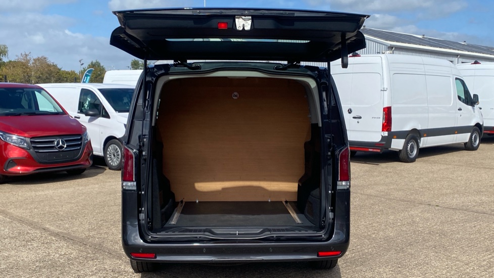 Mercedes-Benz Vito L2 Diesel Rwd 119CDI Select Crew Van 9G-Tronic - Image 15