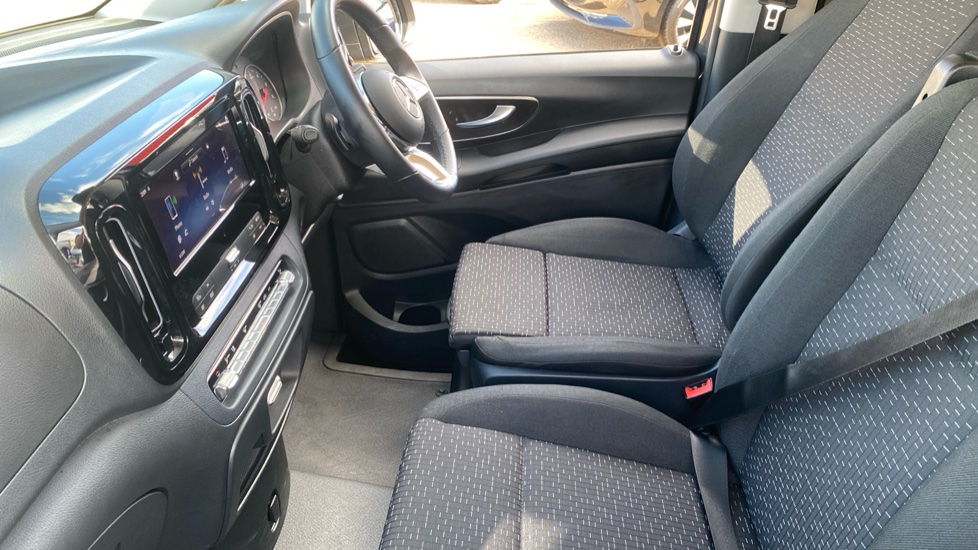 Mercedes-Benz Vito L2 Diesel Rwd 119CDI Select Crew Van 9G-Tronic - Image 17