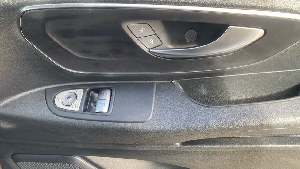 Mercedes-Benz Vito L2 Diesel Rwd 119CDI Select Crew Van 9G-Tronic - Image 35