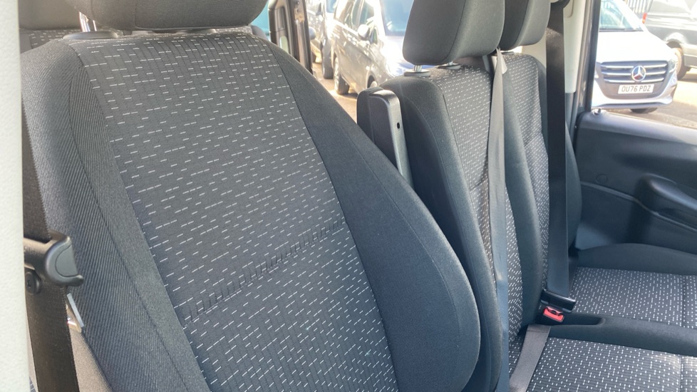 Mercedes-Benz Vito L2 Diesel Rwd 119CDI Select Crew Van 9G-Tronic - Image 19