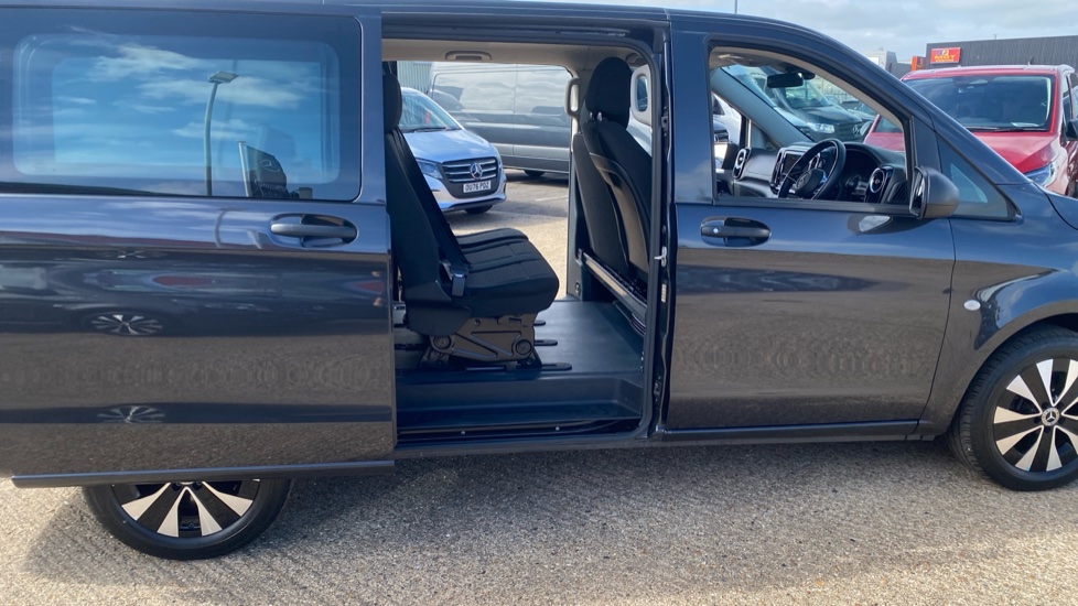 Mercedes-Benz Vito L2 Diesel Rwd 119CDI Select Crew Van 9G-Tronic - Image 14