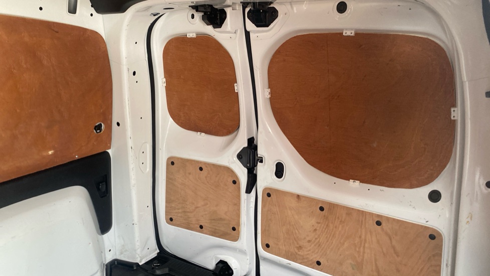 Mercedes-Benz Citan L1 Diesel 110CDI Progressive Van - Image 16