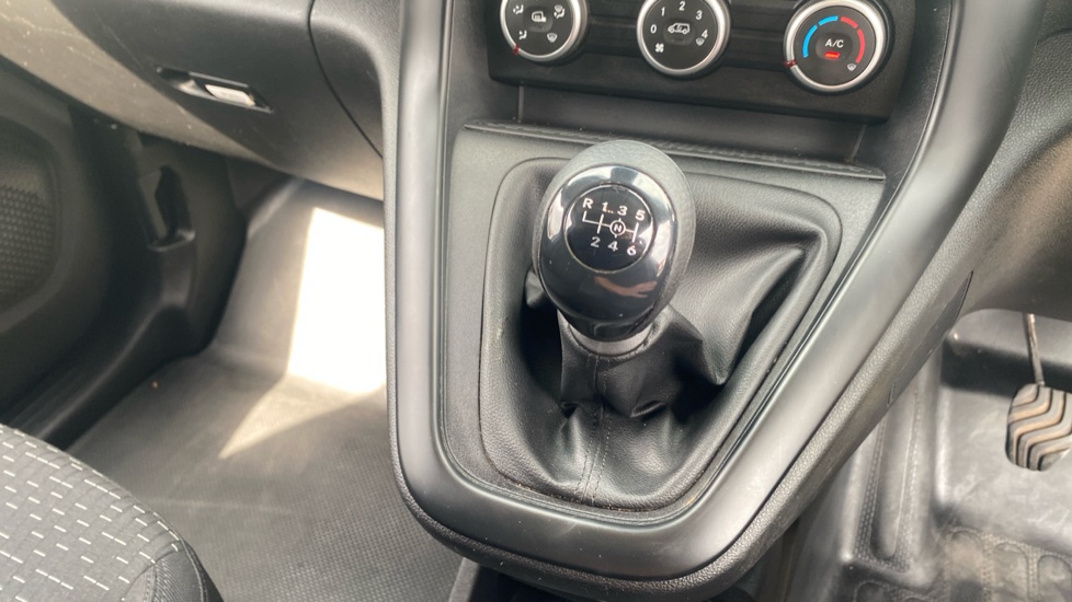Mercedes-Benz Citan L1 Diesel 110CDI Progressive Van - Image 34