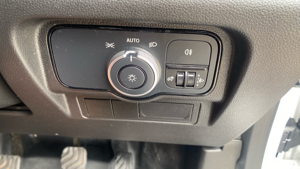 Mercedes-Benz Citan L1 Diesel 110CDI Progressive Van - Image 31