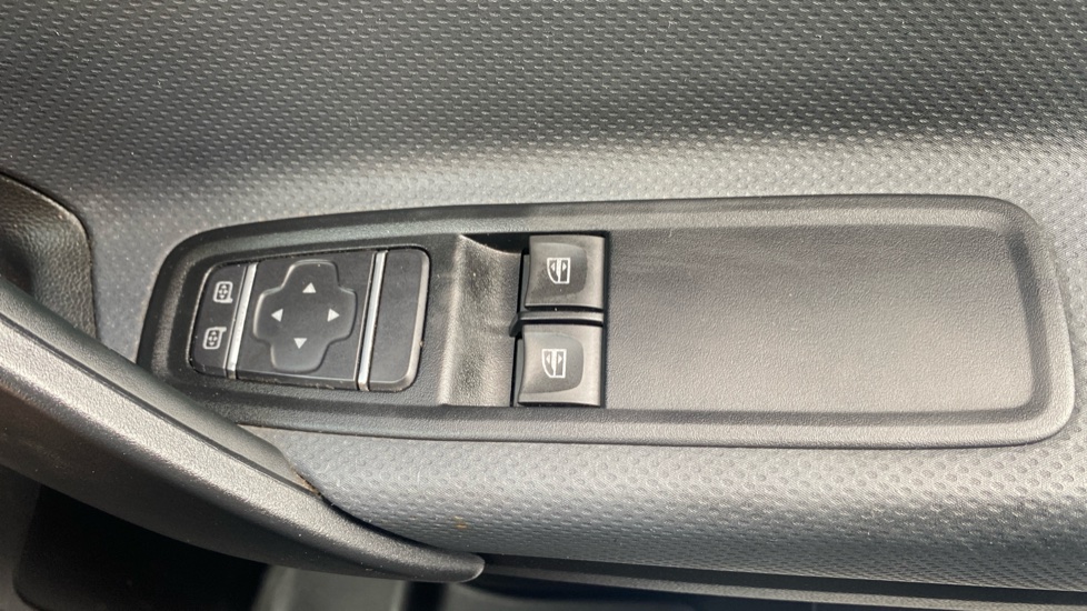 Mercedes-Benz Citan L1 Diesel 110CDI Progressive Van - Image 32