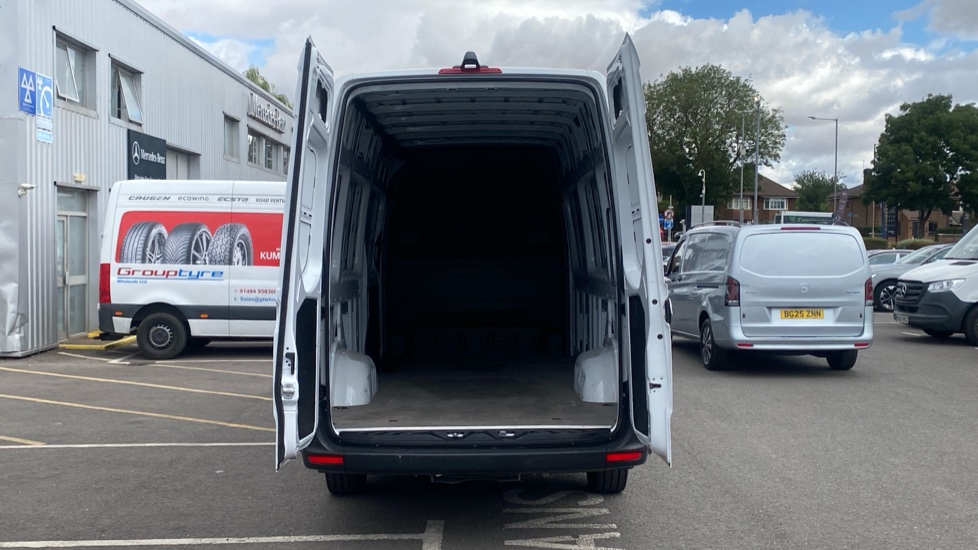 Mercedes-Benz Sprinter 315Cdi L3 Diesel Rwd 3.5t H2 Pro Van 9G-Tronic - Image 3