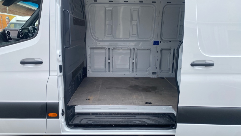Mercedes-Benz Sprinter 315Cdi L3 Diesel Rwd 3.5t H2 Pro Van 9G-Tronic - Image 5