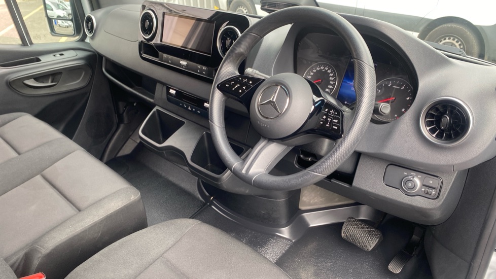 Mercedes-Benz Sprinter 315Cdi L3 Diesel Rwd 3.5t H2 Pro Van 9G-Tronic - Image 6