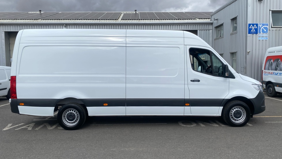 Mercedes-Benz Sprinter 315Cdi L3 Diesel Rwd 3.5t H2 Pro Van 9G-Tronic - Image 9