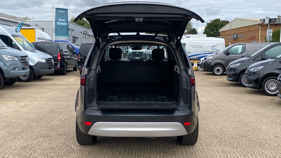 Land Rover Discovery Diesel 3.0 D300 HSE Commercial Auto - Image 14