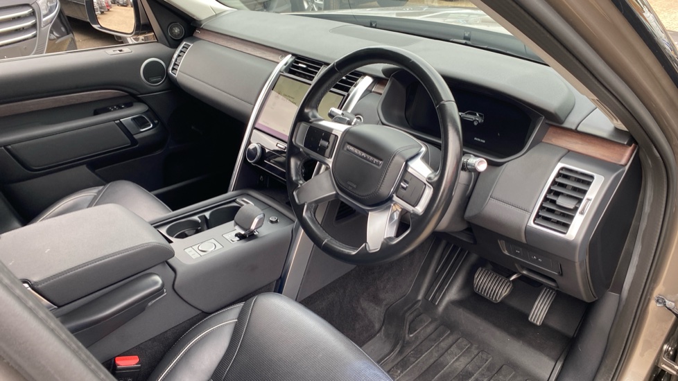 Land Rover Discovery Diesel 3.0 D300 HSE Commercial Auto - Image 18