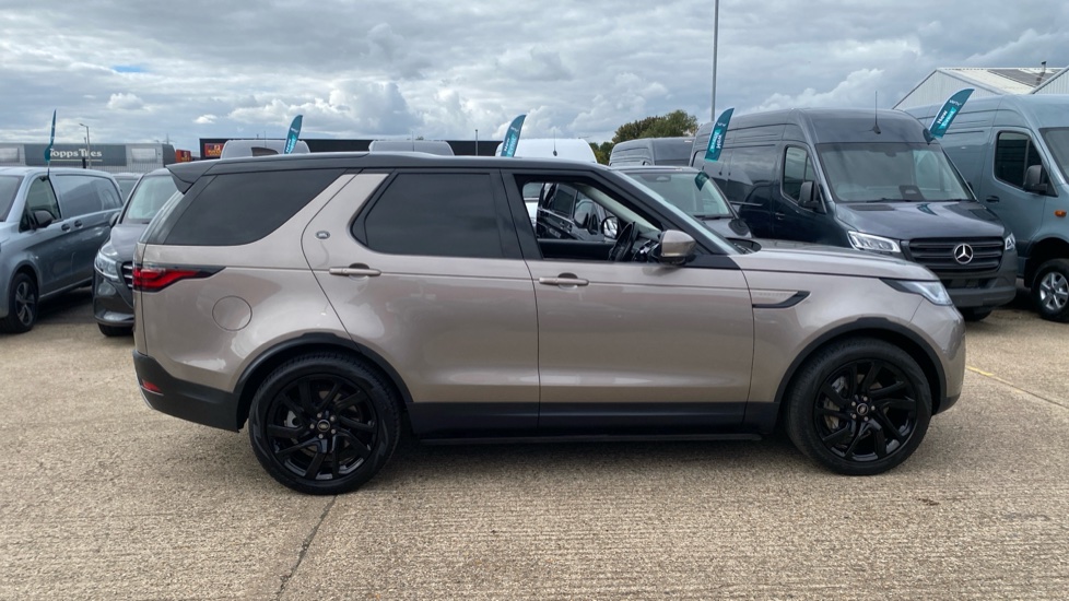 Land Rover Discovery Diesel 3.0 D300 HSE Commercial Auto - Image 9