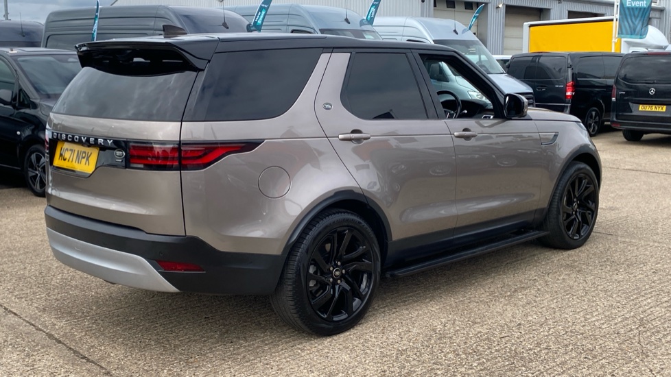 Land Rover Discovery Diesel 3.0 D300 HSE Commercial Auto - Image 10