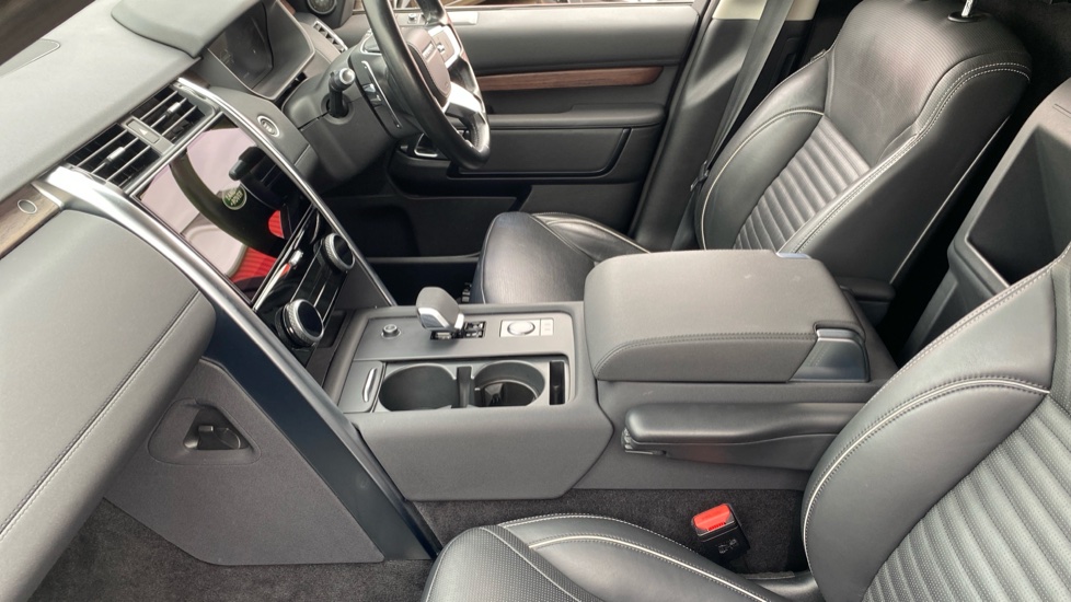 Land Rover Discovery Diesel 3.0 D300 HSE Commercial Auto - Image 19