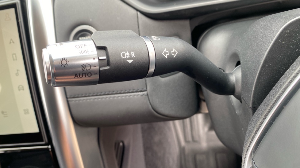 Land Rover Discovery Diesel 3.0 D300 HSE Commercial Auto - Image 36
