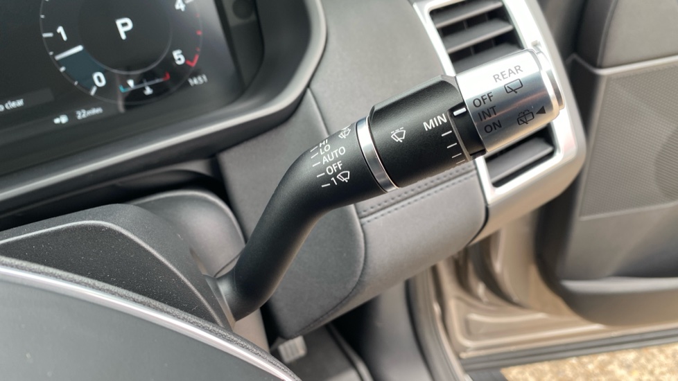 Land Rover Discovery Diesel 3.0 D300 HSE Commercial Auto - Image 37