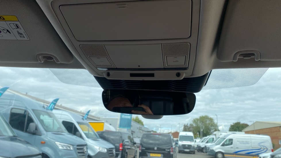 Land Rover Discovery Diesel 3.0 D300 HSE Commercial Auto - Image 43