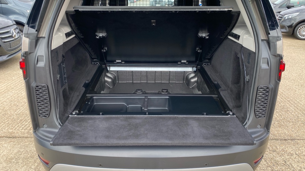 Land Rover Discovery Diesel 3.0 D300 HSE Commercial Auto - Image 21