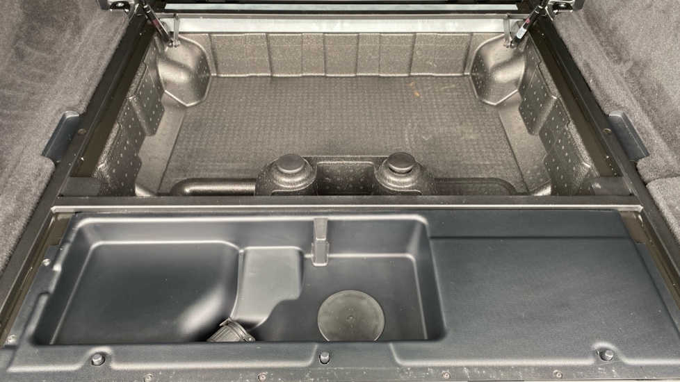 Land Rover Discovery Diesel 3.0 D300 HSE Commercial Auto - Image 26