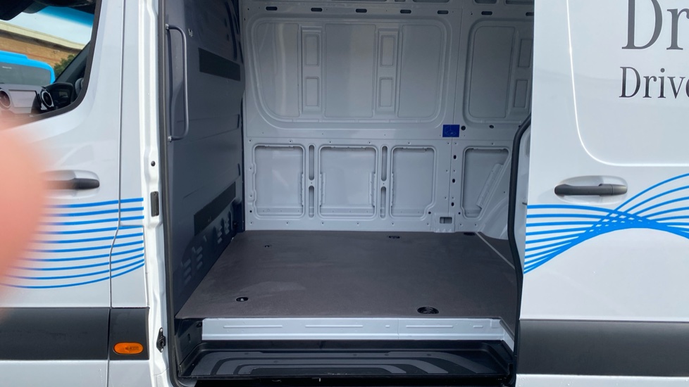Mercedes-Benz Sprinter E314 L2 Electric Rwd 100kW 81kWh Pro Van Auto - Image 15