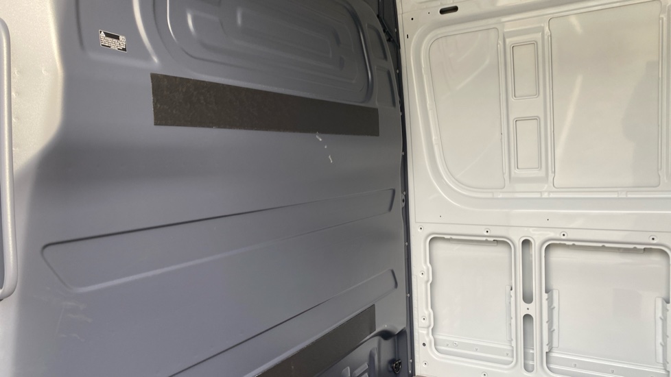 Mercedes-Benz Sprinter E314 L2 Electric Rwd 100kW 81kWh Pro Van Auto - Image 17