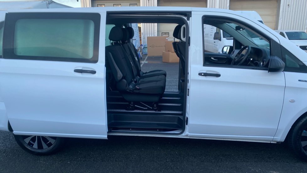 Mercedes-Benz Vito ELr Tourer L3 Electric Fwd 150kW 100kWh Premium 9-Seater Auto - Image 15