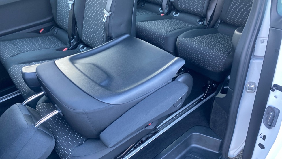 Mercedes-Benz Vito ELr Tourer L3 Electric Fwd 150kW 100kWh Premium 9-Seater Auto - Image 26