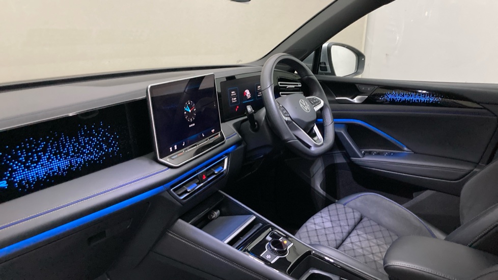 Volkswagen Tiguan 2.0 TDI R-Line 5dr DSG Diesel Estate - Image 2