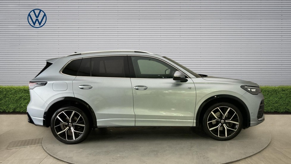 Volkswagen Tiguan 2.0 TDI R-Line 5dr DSG Diesel Estate - Image 4