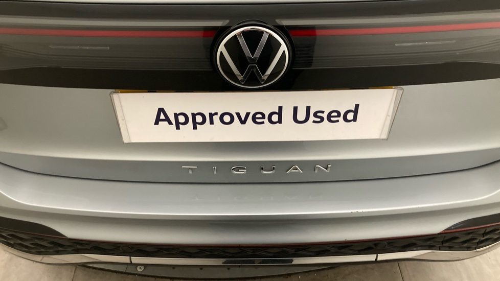 Volkswagen Tiguan 2.0 TDI R-Line 5dr DSG Diesel Estate - Image 28