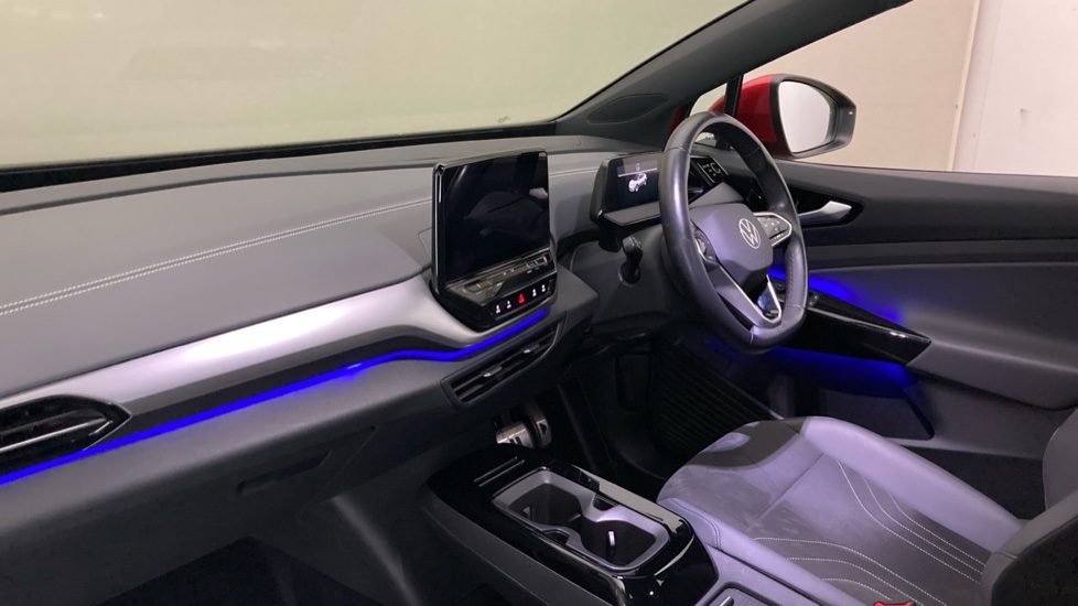 Volkswagen ID.4 109kW Life Pure 52kWh 5dr Auto [110kW Ch] Electric Estate - Image 2