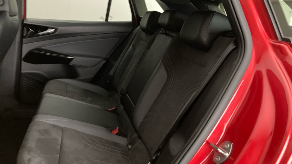 Volkswagen ID.4 109kW Life Pure 52kWh 5dr Auto [110kW Ch] Electric Estate - Image 16