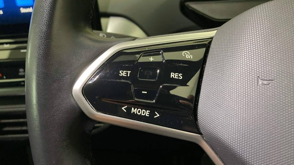 Volkswagen ID.4 109kW Life Pure 52kWh 5dr Auto [110kW Ch] Electric Estate - Image 17