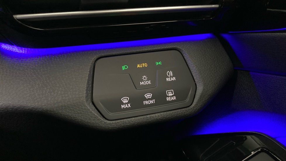 Volkswagen ID.4 109kW Life Pure 52kWh 5dr Auto [110kW Ch] Electric Estate - Image 25