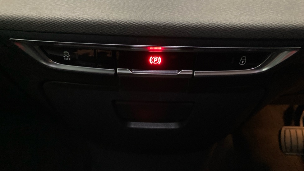 Citroen C4 Picasso 1.6 e-HDi 115 Airdream Exclusive+ 5dr ETG6 Diesel Estate - Image 13