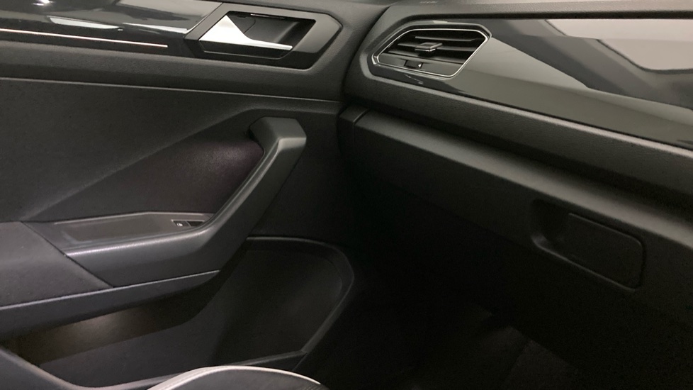 Volkswagen T-Roc 1.5 TSI EVO SEL 5dr Petrol Hatchback - Image 41