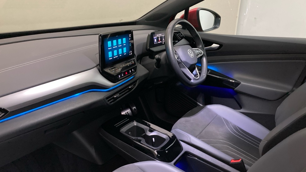Volkswagen ID.4 109kW Life Pure 52kWh 5dr Auto [110kW Ch] Electric Estate - Image 2