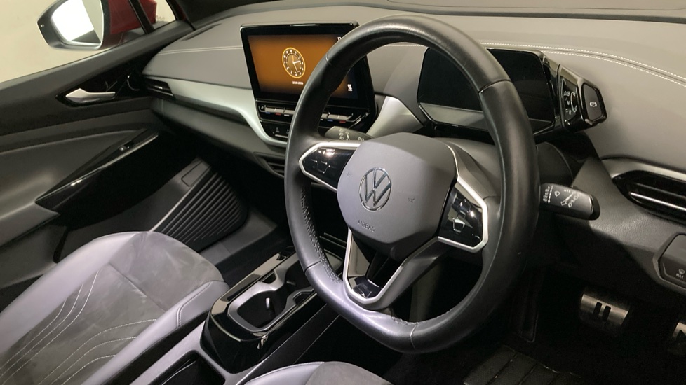 Volkswagen ID.4 109kW Life Pure 52kWh 5dr Auto [110kW Ch] Electric Estate - Image 6