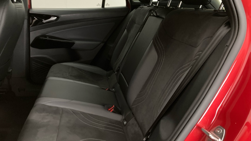 Volkswagen ID.4 109kW Life Pure 52kWh 5dr Auto [110kW Ch] Electric Estate - Image 16