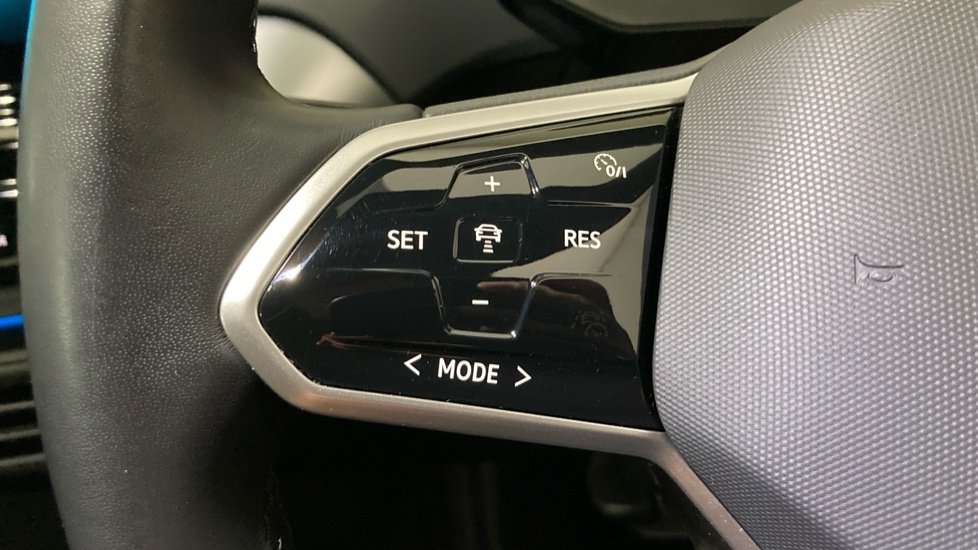 Volkswagen ID.4 109kW Life Pure 52kWh 5dr Auto [110kW Ch] Electric Estate - Image 17