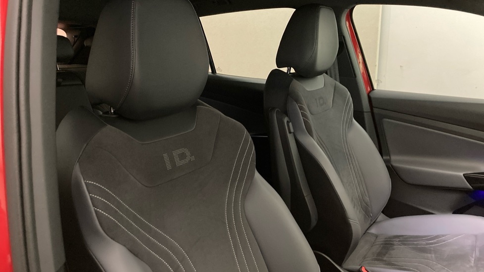 Volkswagen ID.4 109kW Life Pure 52kWh 5dr Auto [110kW Ch] Electric Estate - Image 41