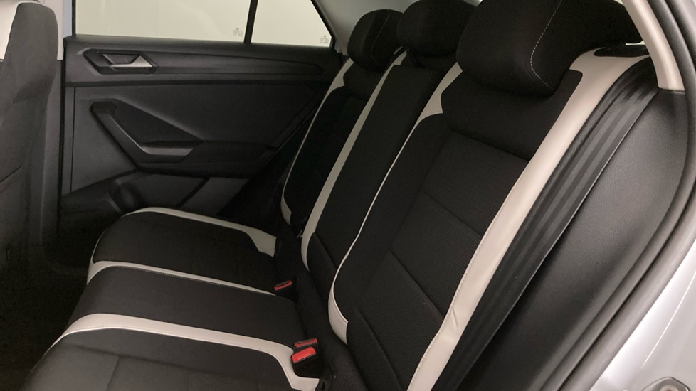 Volkswagen T-Roc 2.0 TDI SEL 5dr DSG Diesel Hatchback - Image 16