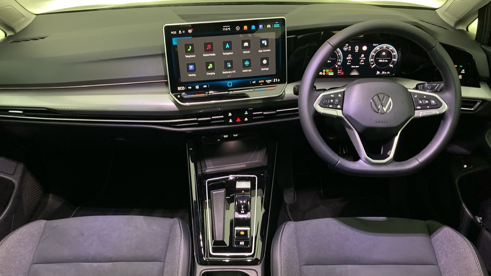 Volkswagen Golf 1.5 TSI 204 Style eHybrid 5dr DSG Hatchback - Image 9