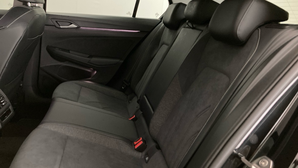 Volkswagen Golf 1.5 TSI 204 Style eHybrid 5dr DSG Hatchback - Image 16