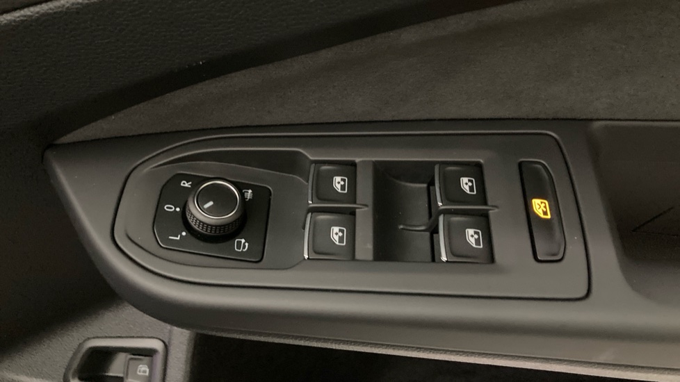 Volkswagen Golf 1.5 TSI 204 Style eHybrid 5dr DSG Hatchback - Image 30