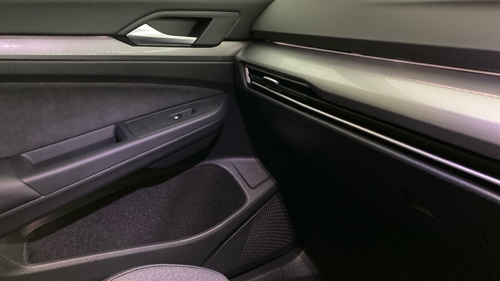 Volkswagen Golf 1.5 TSI 204 Style eHybrid 5dr DSG Hatchback - Image 31