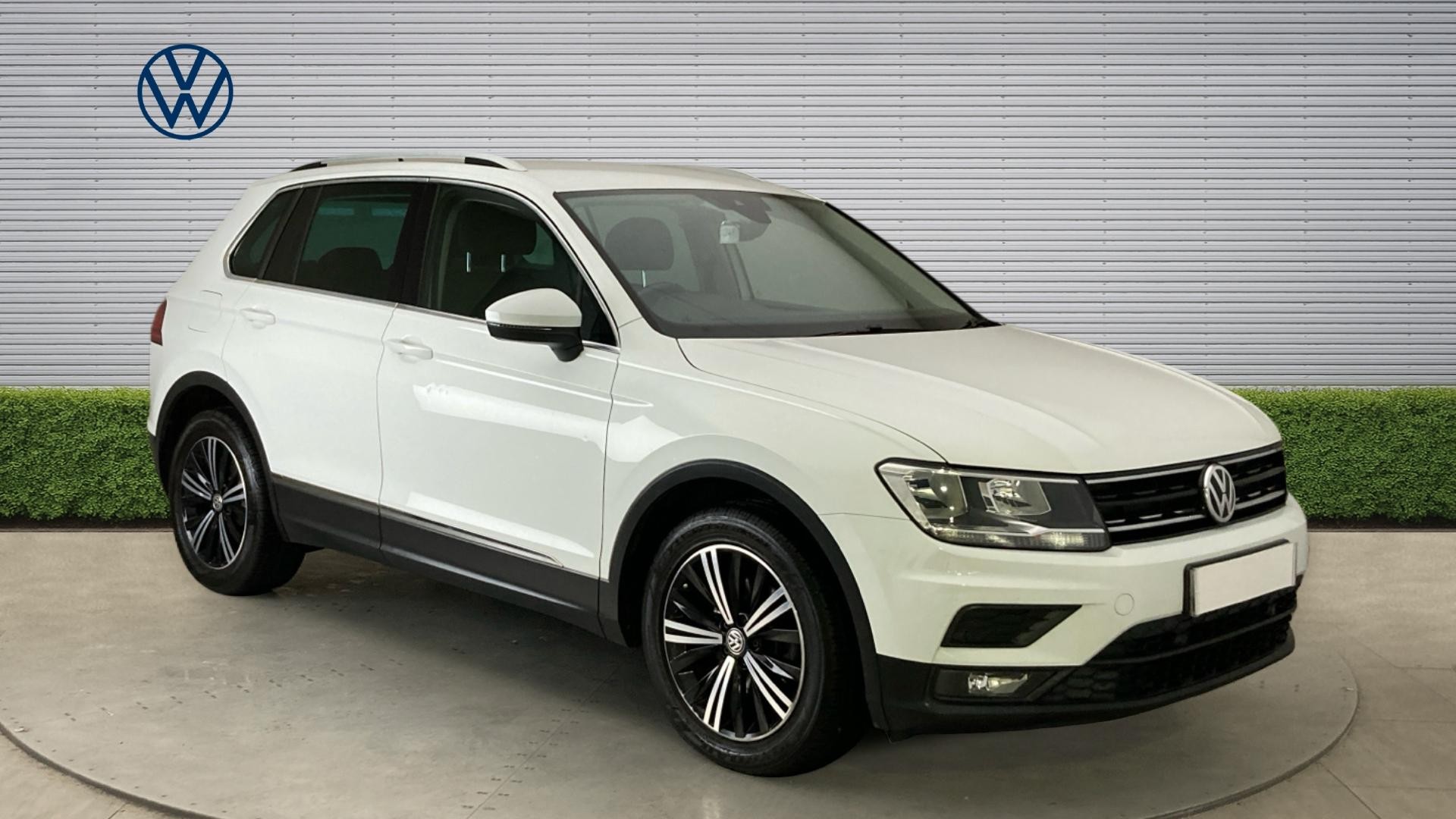 Volkswagen Tiguan listing photo